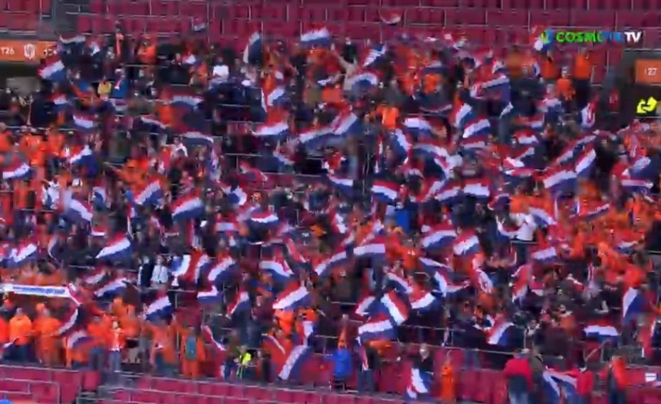 Η ωραιότερη εικόνα που είδαμε! Κόσμος στο γήπεδο της Ολλανδίας (video)