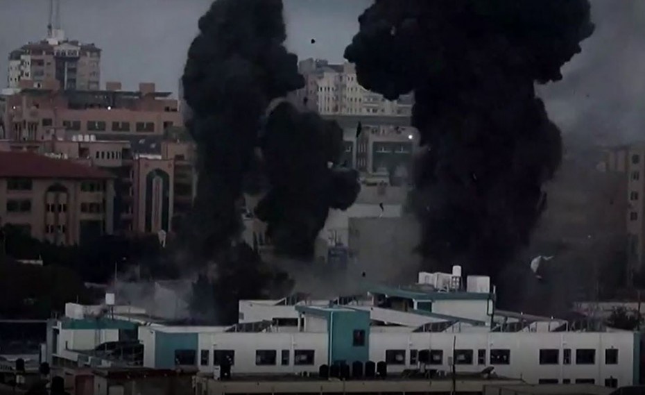 Κλιμακώνεται η βία στο Ισραήλ: Ρουκέτες στο Τελ Αβίβ, επιδρομές στη Γάζα (video)
