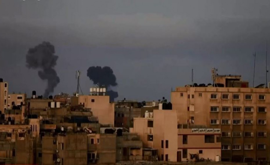 Λωρίδα της Γάζας: Ανελέητοι βομβαρδισμοί & μπαράζ αεροπορικών επιδρομών - Δεκάδες οι νεκροί