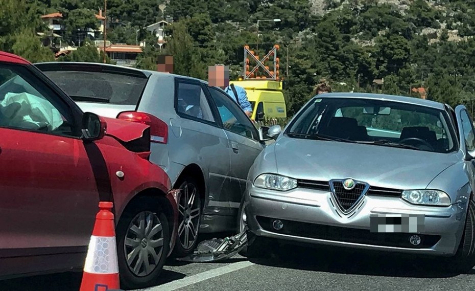 Θεσσαλονίκη – Καραμπόλα με 14 αυτοκίνητα – Ένας τραυματίας (video)