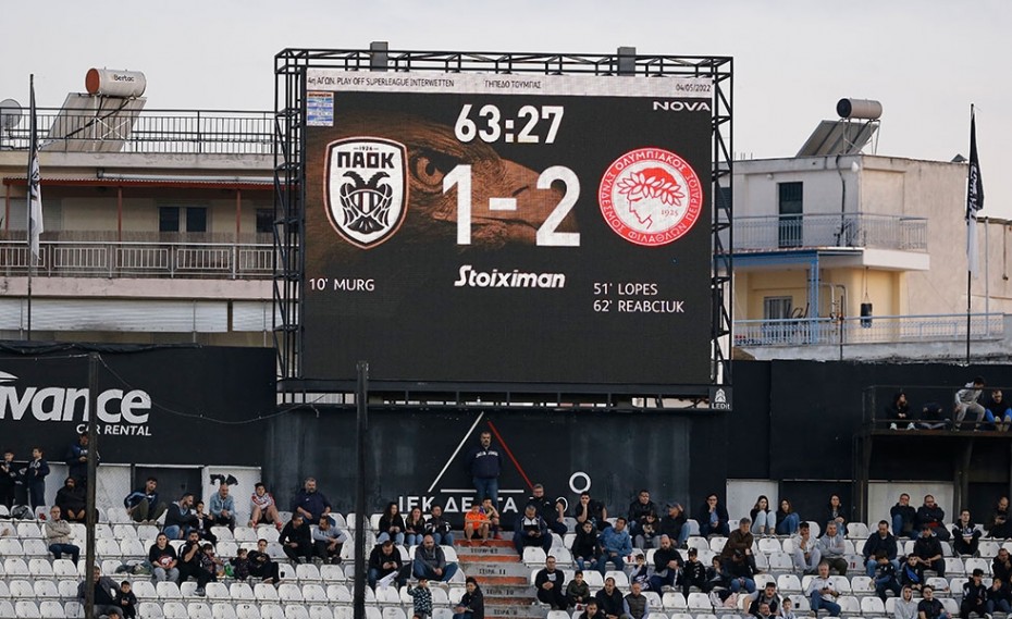 Τα τέσσερα αστέρια στο έμβλημα του Ολυμπιακού «δεν ξέρουν» να τα βάλουν