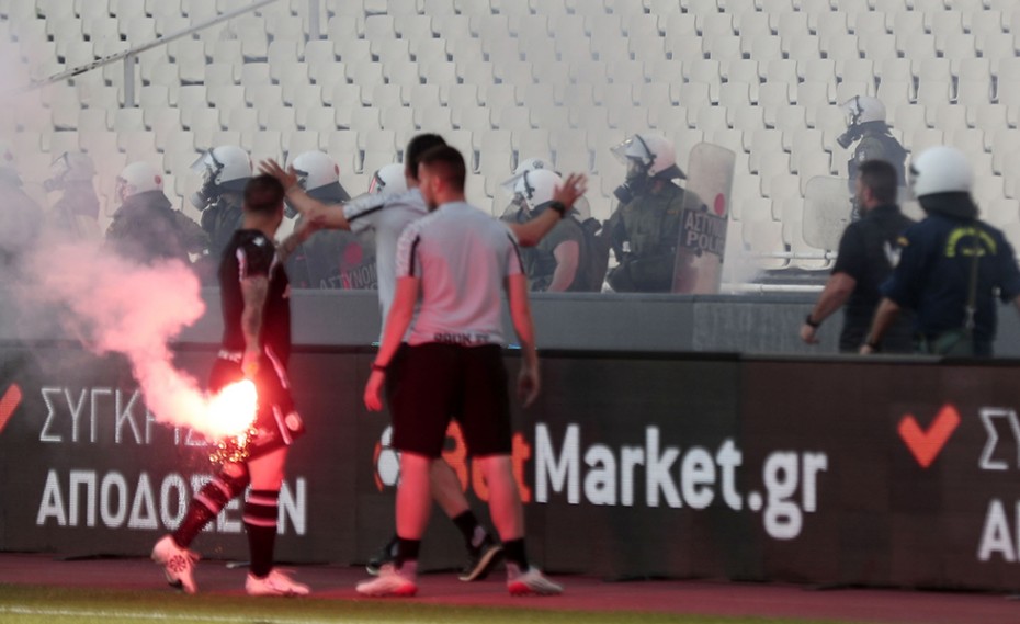 Το ποστάρισμα Καραπαπά για τον τελικό της ντροπής και το κόκκινο φωτάκι! (photos)