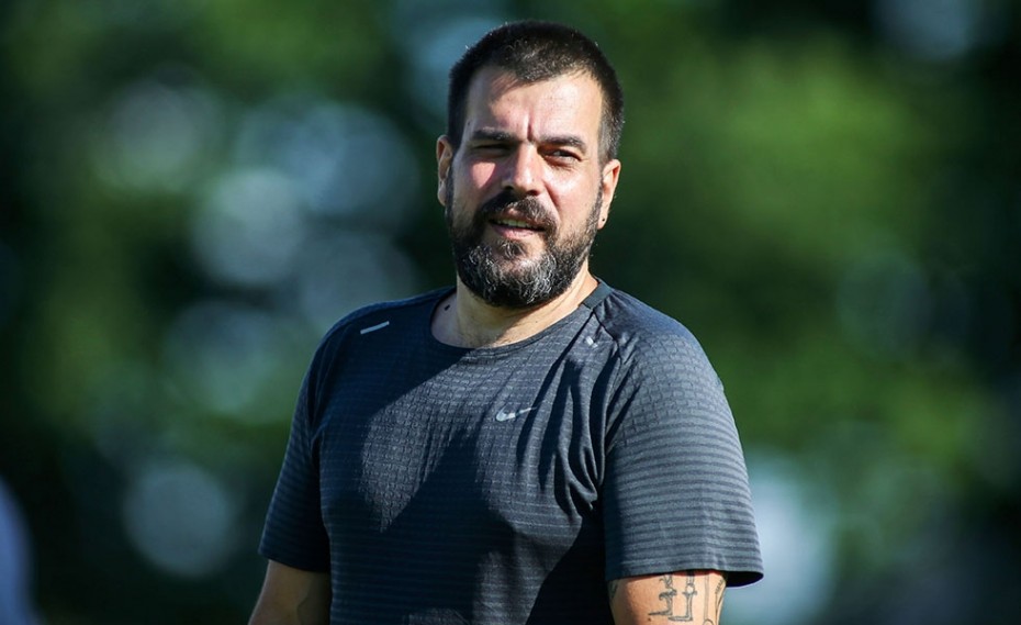 Ο ΠΑΟΚ διαλύεται και ο Κυριάκος έχει άγχoς για την TV