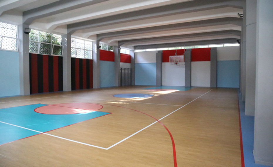 Παραδόθηκε πλήρως ανακαινισμένο το κλειστό γυμναστήριο του 1ου Γενικού Λυκείου Πειραιά