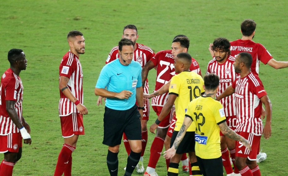O διαιτητής δεν ξεφτιλίστηκε επειδή υπήρχε VAR