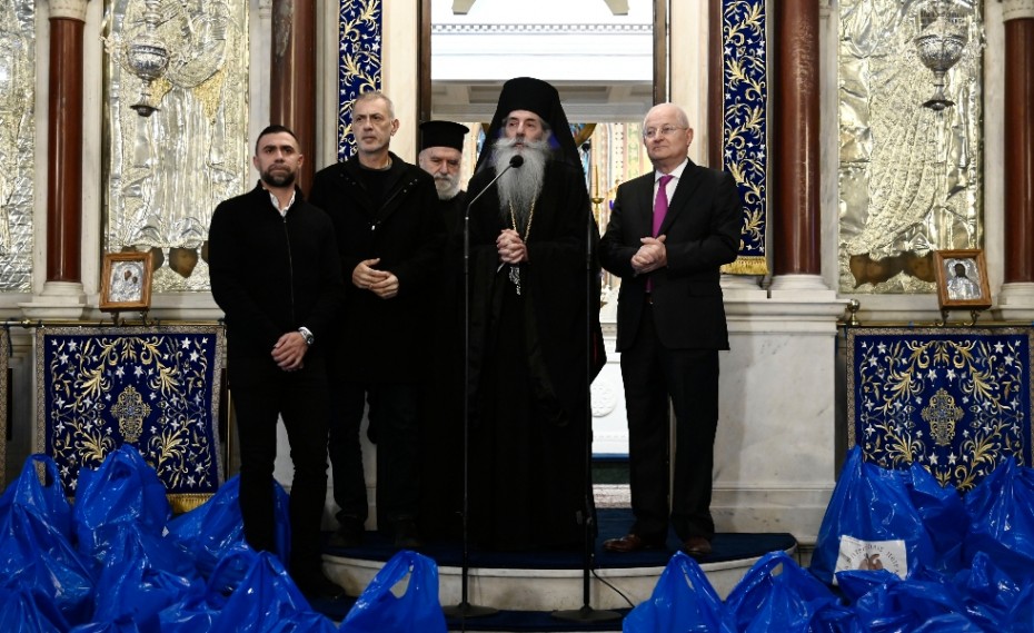 ΠΑΕ Ολυμπιακός: Γεύματα αγάπης στην Ιερά Μητρόπολη Πειραιά (video)
