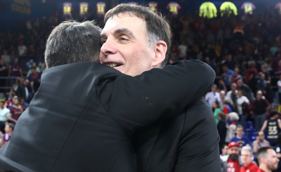 «Ενα» με τον κόσμο του Θρύλου ο Μπαρτζώκαρος, τραγουδάει το «είσαι στο μυαλό» (video)