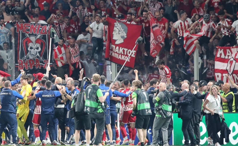 Εχυσε όλη η Ελλάδα... δάκρυα χαράς για τον Θρύλο της Ευρώπης, τον Ολυμπιακό!