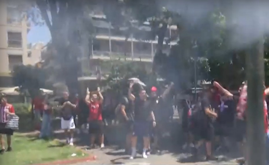 «Ζεσταίνεται» ο λαός του Θρύλου στον Πειραιά! (video)