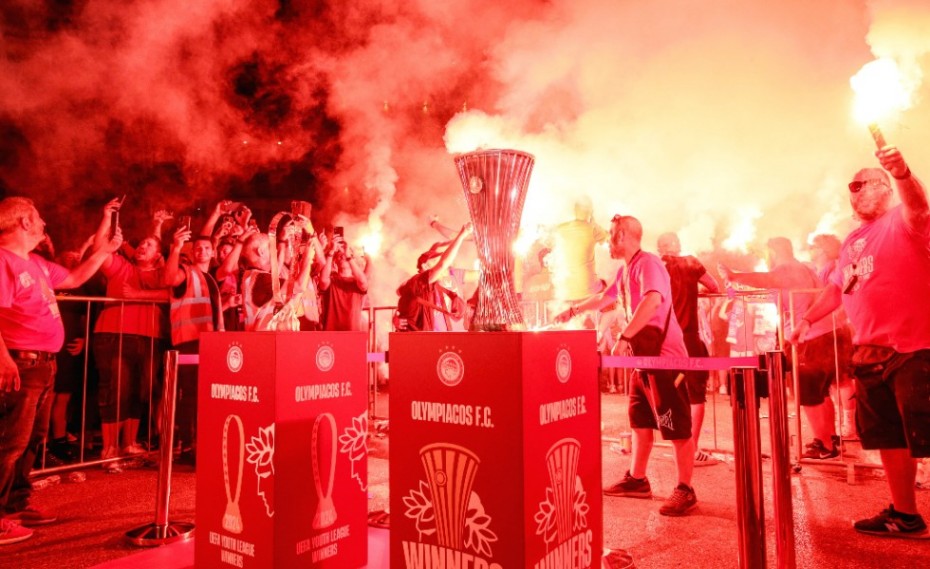 Η υποδοχή των ευρωπαϊκών τροπαίων του Θρύλου στην Κέρκυρα (video)