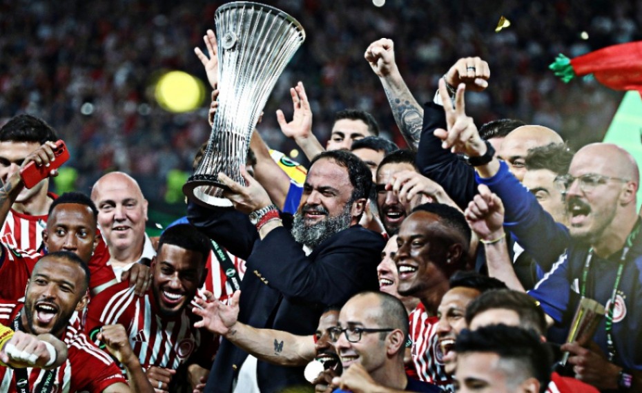 Η ερυθρόλευκη ριγωτή κοσμεί την «έδρα» της UEFA! (photo)