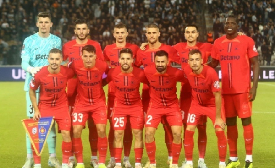 Η αρχική ενδεκάδα της Στεάουα Βουκουρεστίου στο τελευταίο της ματς πριν τον Θρύλο