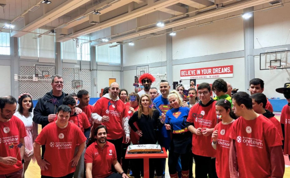 One Team: Κοπή πίτας με πινελιές... Αποκριάς! (pics)